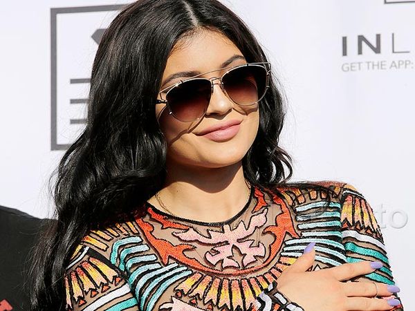 Makin Seksi! Kylie Jenner dalam Balutan Dress Mini Menerawang