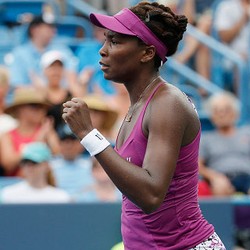 Venus Lewati Hadangan Pertama