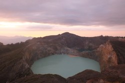 6 Tips untuk Berburu Sunrise di Danau Kelimutu