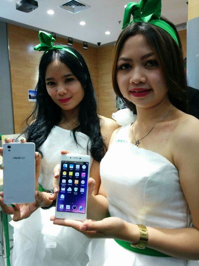 Mirror 5 dan R7 Lite: Menengah dengan Cita Rasa Mewah