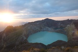 Kisah Tiga Warna Danau Kelimutu yang Kerap Berubah