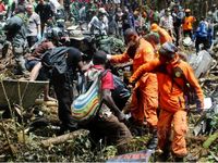 Evakuasi Korban Trigana Air di Papua