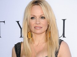 Pamela Anderson Kecam Layar Lebar Baywatch