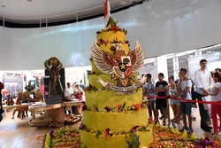 Rekor Tumpeng Setinggi 2.28 Meter Berhasil Dipecahkan di Milan Expo 2015