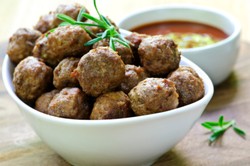 Yuk, Makan Enak dengan Meatball yang Gurih Empuk