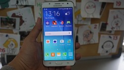 Samsung Galaxy J7: Bongsor Tapi Gak Ngos-ngosan