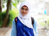 Cantik dan Imutnya Debby Shinta Berhijab