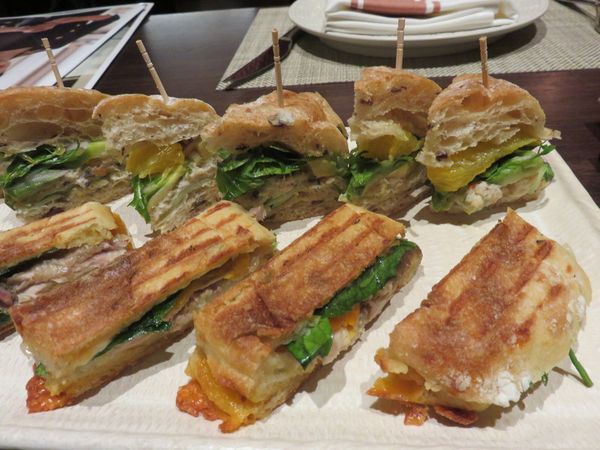 Enaknya Mencicip Sandwich Confit Chicken dan Crab Salad di Sapori Deli Enaknya Mencicip Sandwich Confit Chicken dan Crab Salad di Sapori Deli