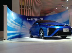 Toyota Perkenalkan Mobil Hidrogen Mirai, i-Road dan Alphard Hybrid