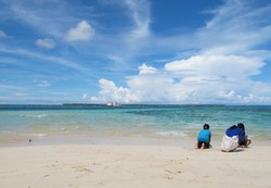 Pantai Seindah Surga & Festival Unik di Intata