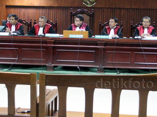 Sidang OC Kaligis Ditunda