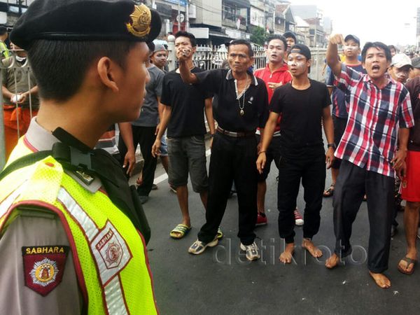 Warga Kampung Pulo Menolak Digusur