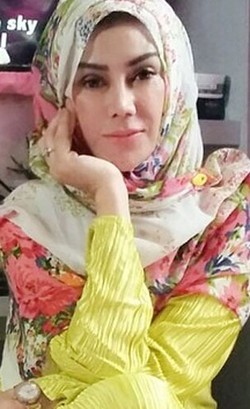 Foto: Cantiknya Ibunda Raffi Ahmad dengan Gaya Jilbab Simpel