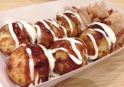 Yamatoya: Oishii! Takoyaki dan Snow Ice Green Tea Rasa Otentik