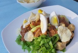 Plecing Kangkung dan Selada Pengantin, Olahan Sayur Tradisional yang Enak Segar!