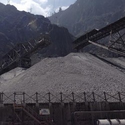 Penampakan Gunungan Batu Tembaga dan Emas di Tambang Freeport