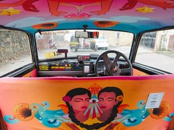 Wah! Taksi di Mumbai Diubah Jadi Artistik