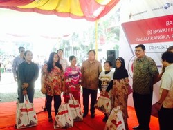 Menkeu Borong Keset dan Abon Tuna Karya Warga Rusun Marunda