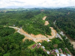 Jalan 2.000 Km di Pinggir Perbatasan Malaysia Tersambung 2018