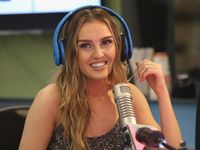 Wajah Ceria Perrie Edwards Pasca Putus dari Zayn Malik
