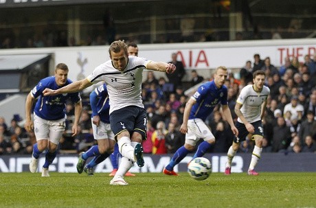 Tekad Kane Jebol Gawang Leicester Lagi