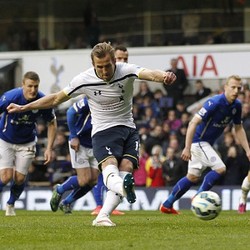 Tekad Kane Jebol Gawang Leicester Lagi
