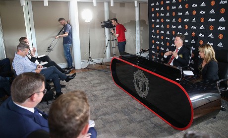 Van Gaal Bantah Ketertarikan MU pada Pedro