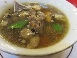 Braga Permai: Bernostalgia Menyantap Lontong Cap Gomeh dan Bitterballen di Maison Bogerijen