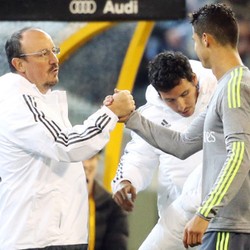 Menumpuknya Pemain Berkualitas sebagai Senjata dan Dilema Benitez