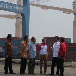 Jokowi, Rizal Ramli, dan Oesman Sapta Kunjungi Pelabuhan di Pontianak