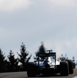 Hamilton Kini Catat Waktu Tercepat, Rosberg Kedua