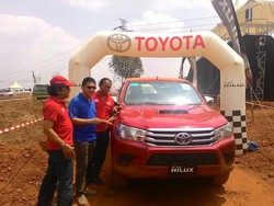 Toyota: Hilux Terbaru Tangguh di Medan Ekstrem Sekalipun