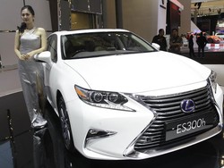 Lexus Luncurkan Sedan ES dan SUV RX