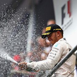 Kemenangan Nyaman yang Bikin Hamilton Sangat Gembira