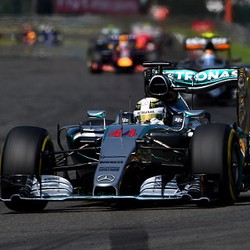 Sulit Dikejar, Hamilton Tampil sebagai Juara