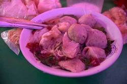 Bakso Iso Babat Pak Wardi, Wisata Kuliner Sedap dari Semarang