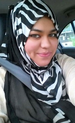 Zamarrud, Hijabers Cantik dari India yang Bekerja Sebagai Supir Taksi