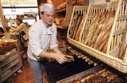 Gara-gara Para Pembuat Roti Berlibur, Bulan Ini Paris Kekurangan Baguette