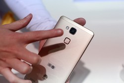 Ponsel Baru Huawei akan Secanggih MacBook