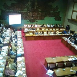Rapat Malam-malam di DPR, 2 Menteri Ekonomi Diminta Buat Terobosan