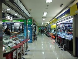 Dolar AS Tembus Rp 14.000, Pedagang: Nggak Kuat Kalau Begini Terus