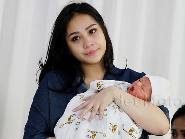 Nagita Slavina si Ibu Muda nan Cantik