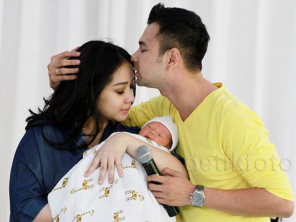 Happy Family... Kebersamaan Raffi, Nagita dan si Kecil Rafathar