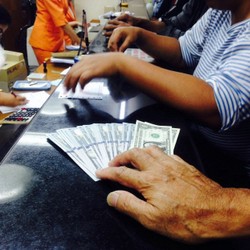 Mau ke Luar Negeri, Pria Ini Pusing Dolar AS Sudah Tembus Rp 14.000