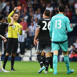 Kartu Merah Terry dan Tanda Tanya Masa Depannya