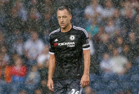 Terry Pekan Lalu Ditarik Keluar Mourinho, Pekan Ini Dikeluarkan Wasit
