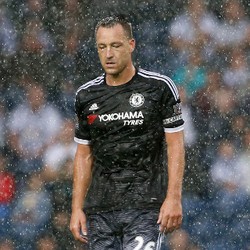 Terry Pekan Lalu Ditarik Keluar Mourinho, Pekan Ini Dikeluarkan Wasit