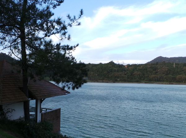 Penampakan Danau Berubah Warna di Tomohon