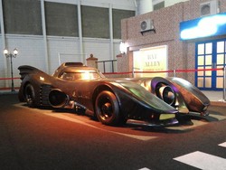 Mobil Batman Jadi Santapan Keluarga