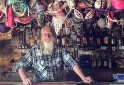 Nyeleneh, Bar di Afrika Selatan Punya Tradisi Gantung Bra